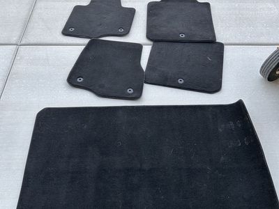 OEM Black Carpet Mats for 2018 Lincoln Navigator