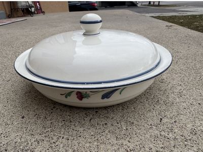 Lenox Chinastone Poppies on Blue Round Covered Veg