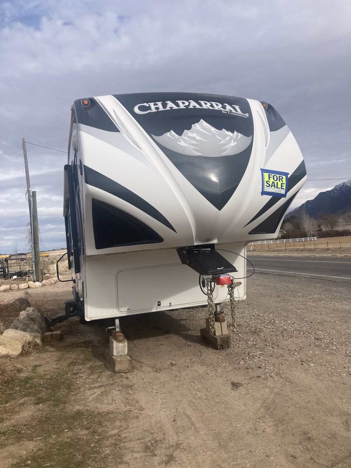 2012, 32' Chaparral Travel Trailer