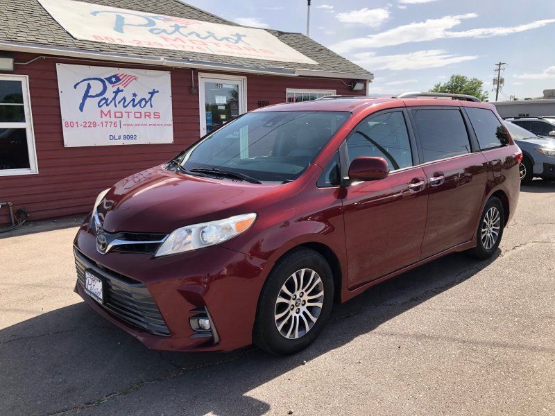 2018 Toyota Sienna XLE Premium 8-Passenger