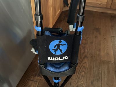Walk knee crutch hands free