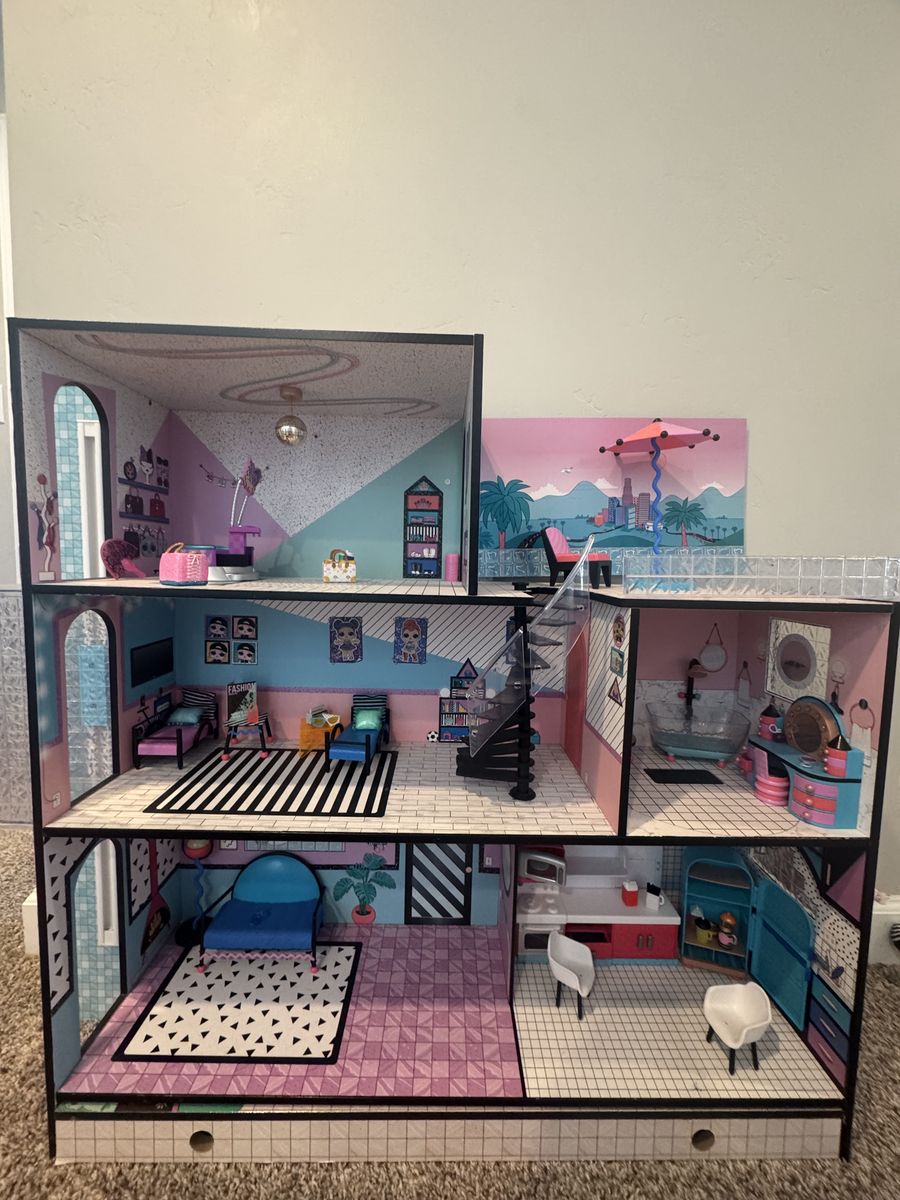 LOL Dollhouse