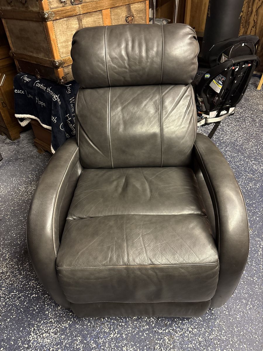 Like New Very Comfortable Leather Rocker Recliner