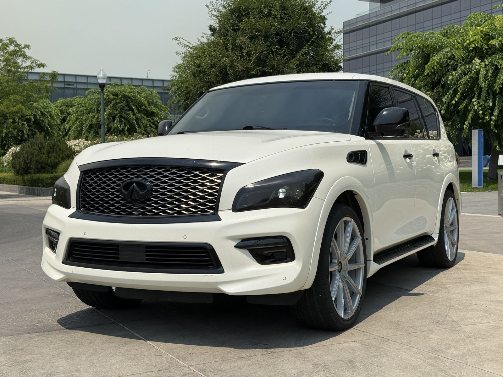 2016 Infiniti QX80 Base