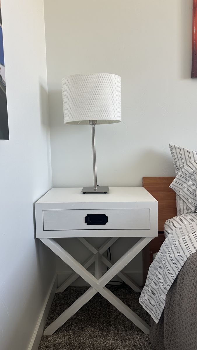Set of nightstands with lamps