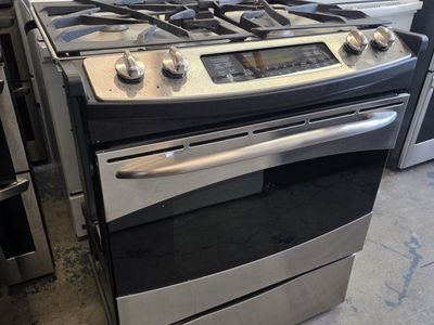 FOR SALE – GE PROFILE STAINLESS STEEL GAS RANGE