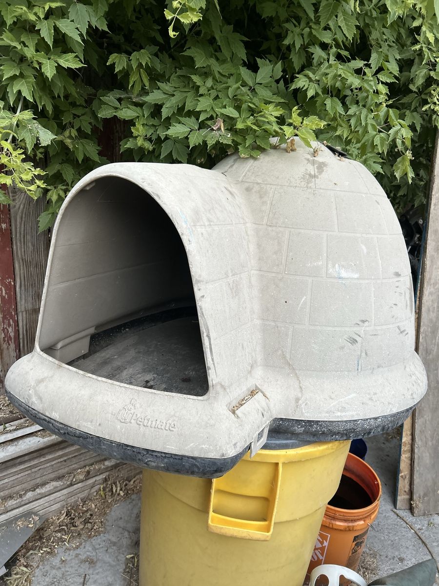 Petmate Igloo Dog House - Durable Plastic Outdoor Shelter