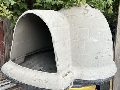 Petmate Igloo Dog House - Durable Plastic Outdoor Shelter