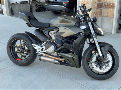 2024 Ducati Streetfighter V2