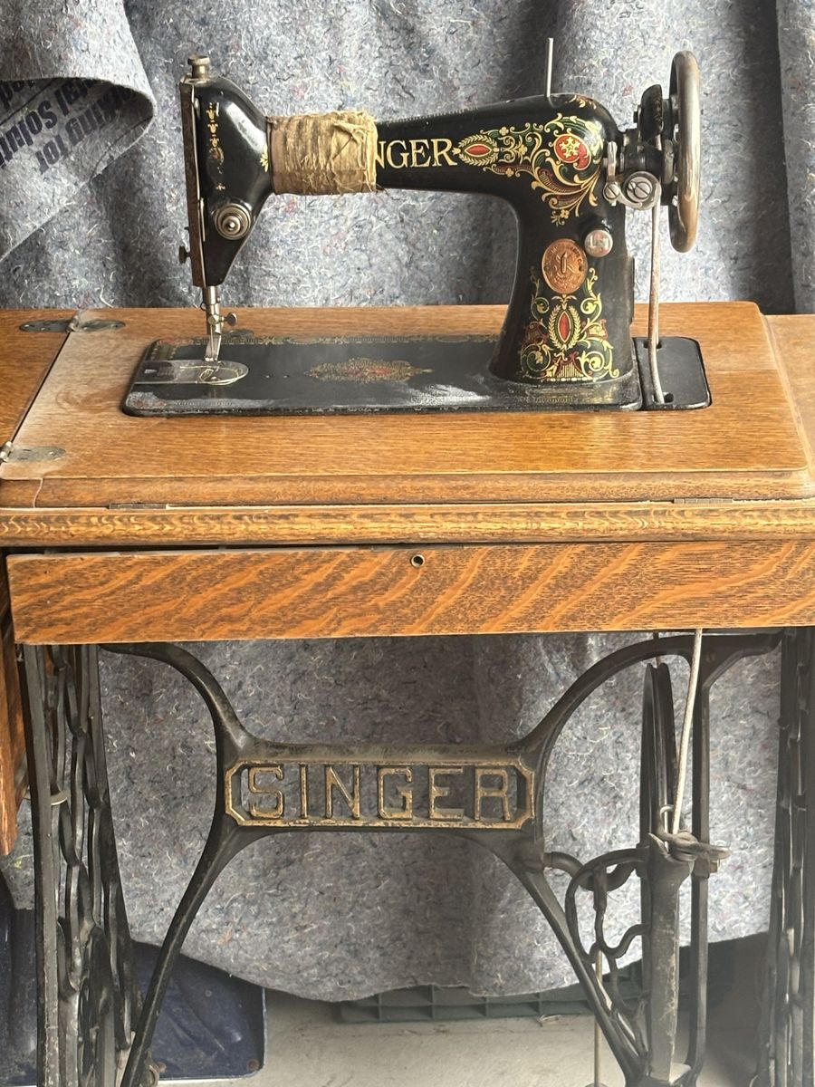 Antique Singer Treadle Sewing Machine - Oak Cabinet, Working Condition, Ornate Details