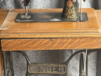 Antique Singer Treadle Sewing Machine - Oak Cabinet, Working Condition, Ornate Details