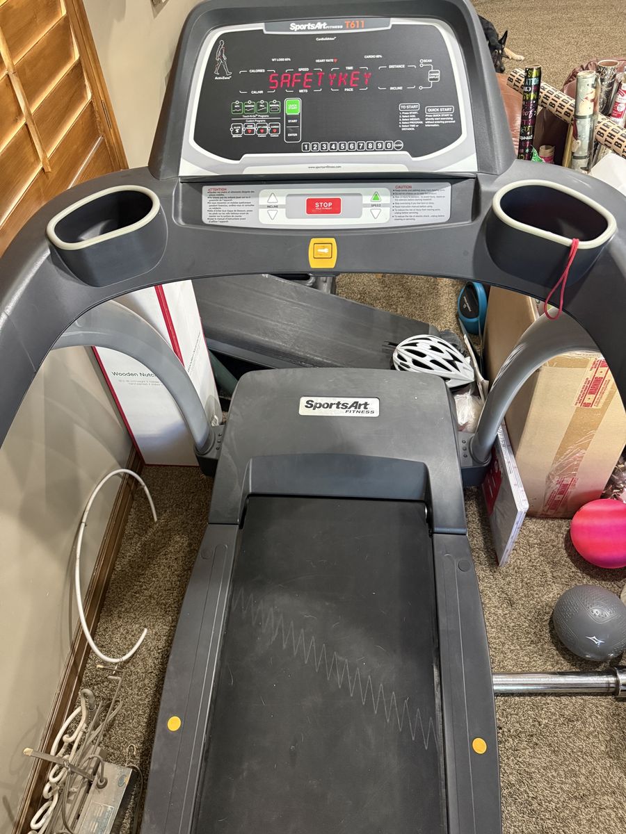 SportsArt Fitness T611 Folding Treadmill - Works Great!