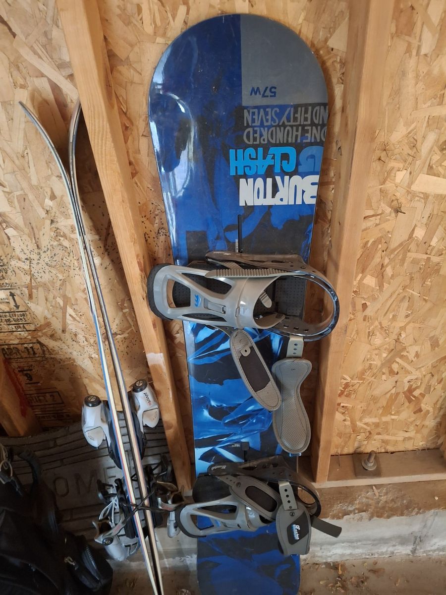 Burton Clash 157W Beginner Snowboard with Bindings