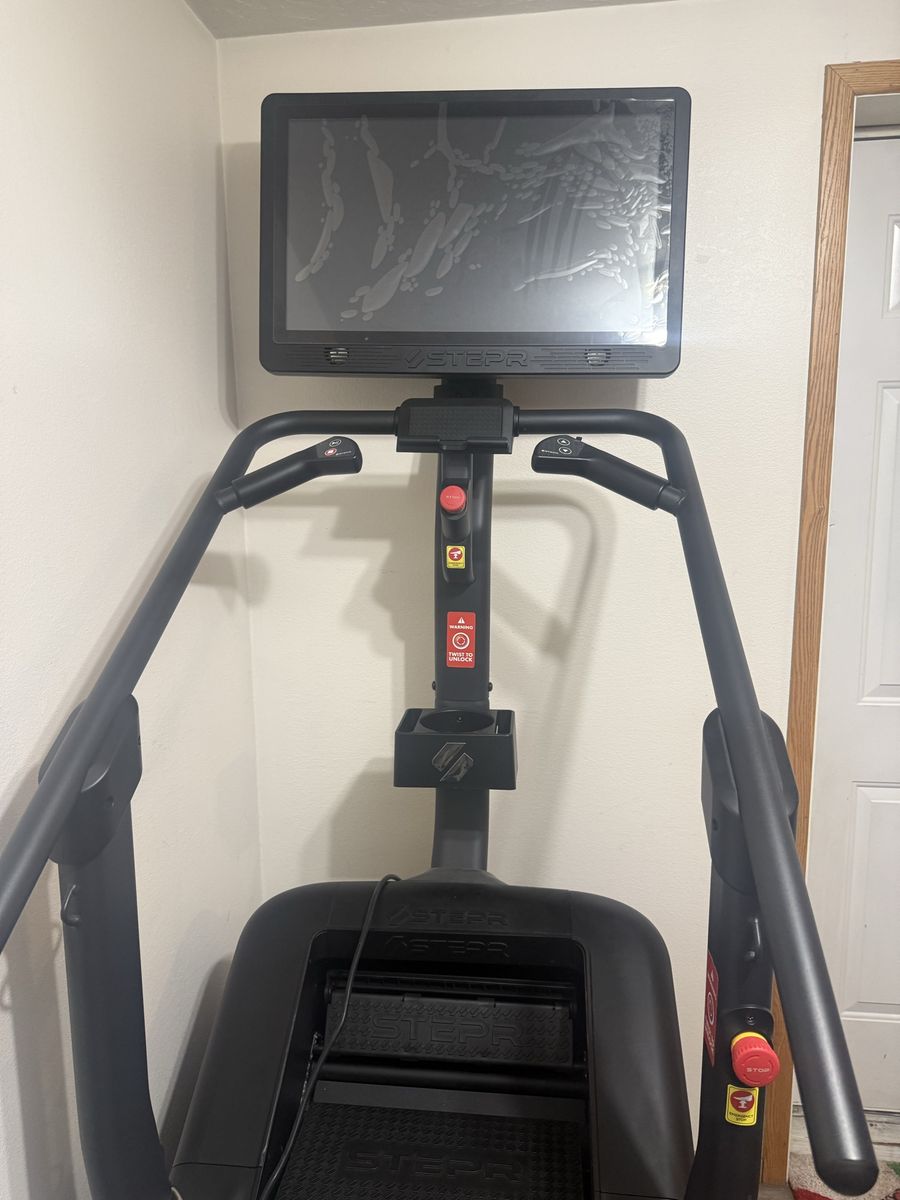 VSTEPR Stair Stepper Fitness Machine - Excellent Condition, Large Screen Display