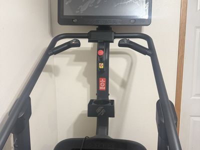 VSTEPR Stair Stepper Fitness Machine - Excellent Condition, Large Screen Display