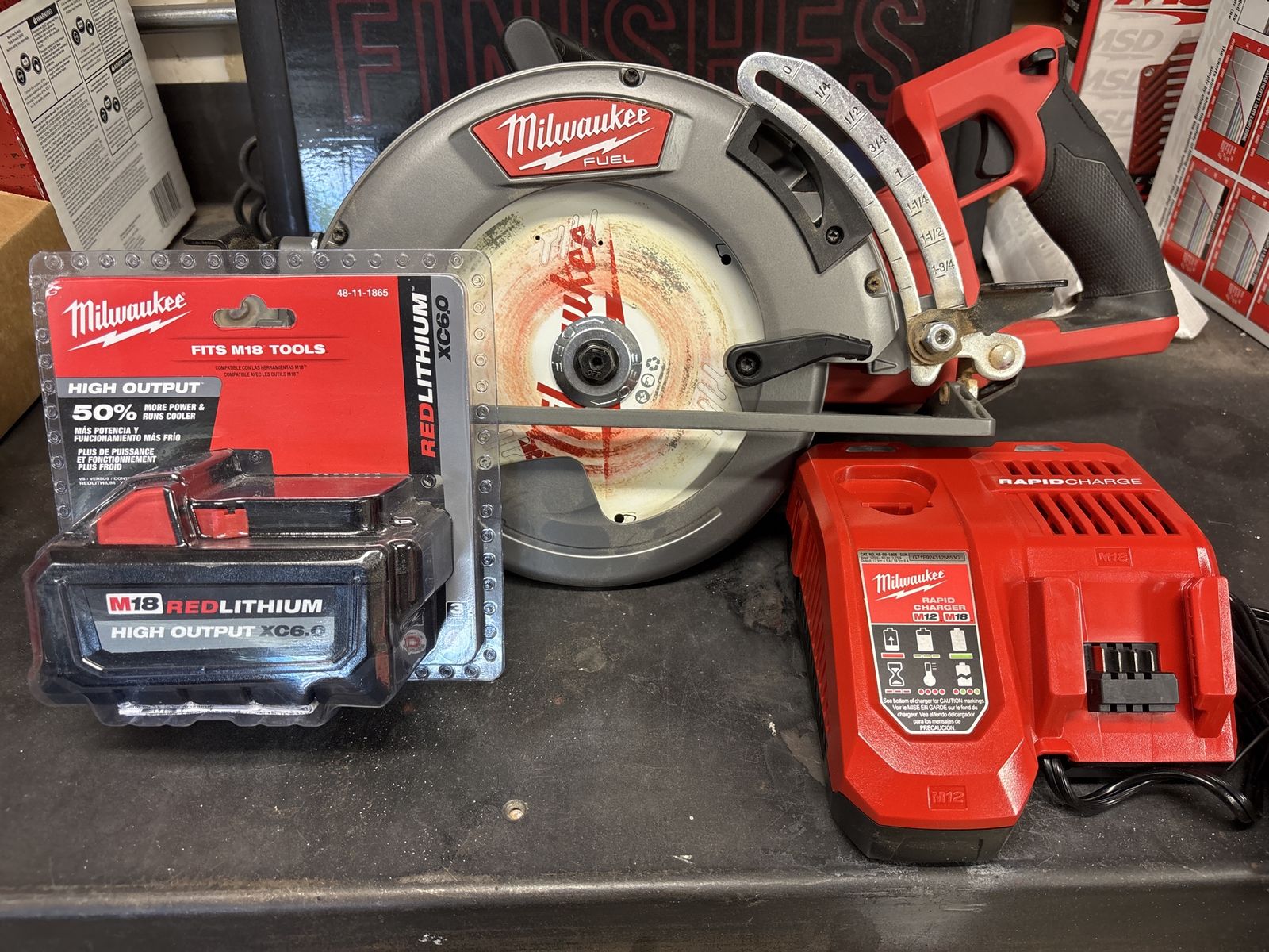 Milwaukee M18 FUEL 2830-20 7-1/4" Rear Handle Circular Saw Kit w/ XC6.0 Battery & Rapid Charger