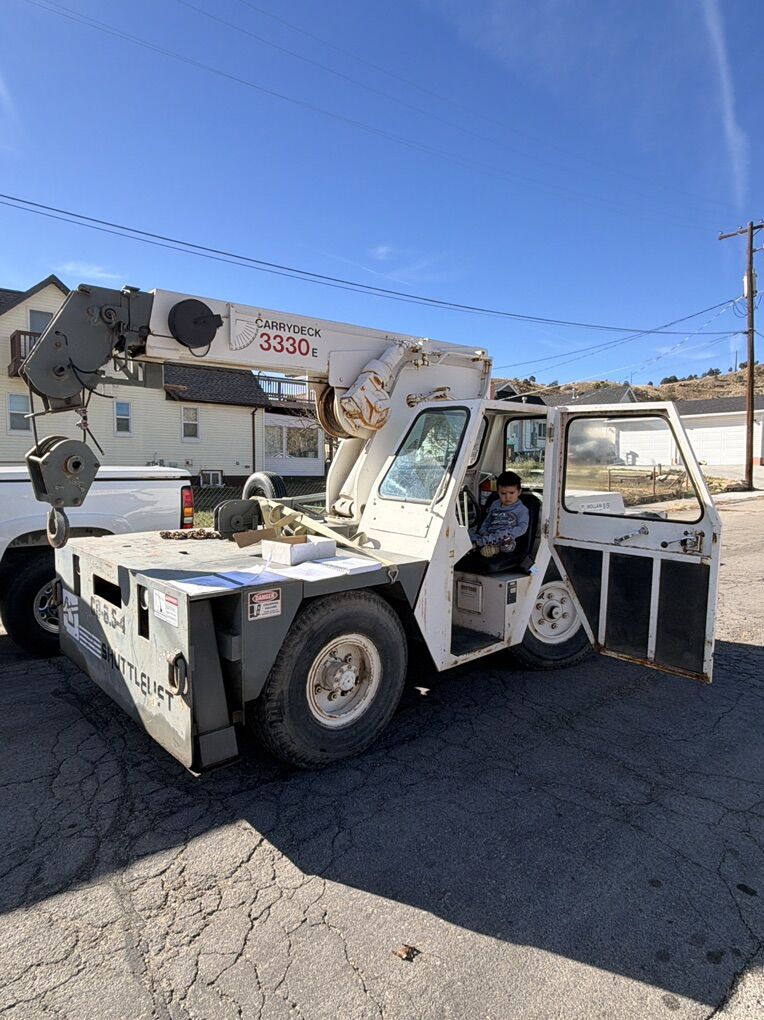 1998 Shuttlelift 3330E Carry Deck Crane