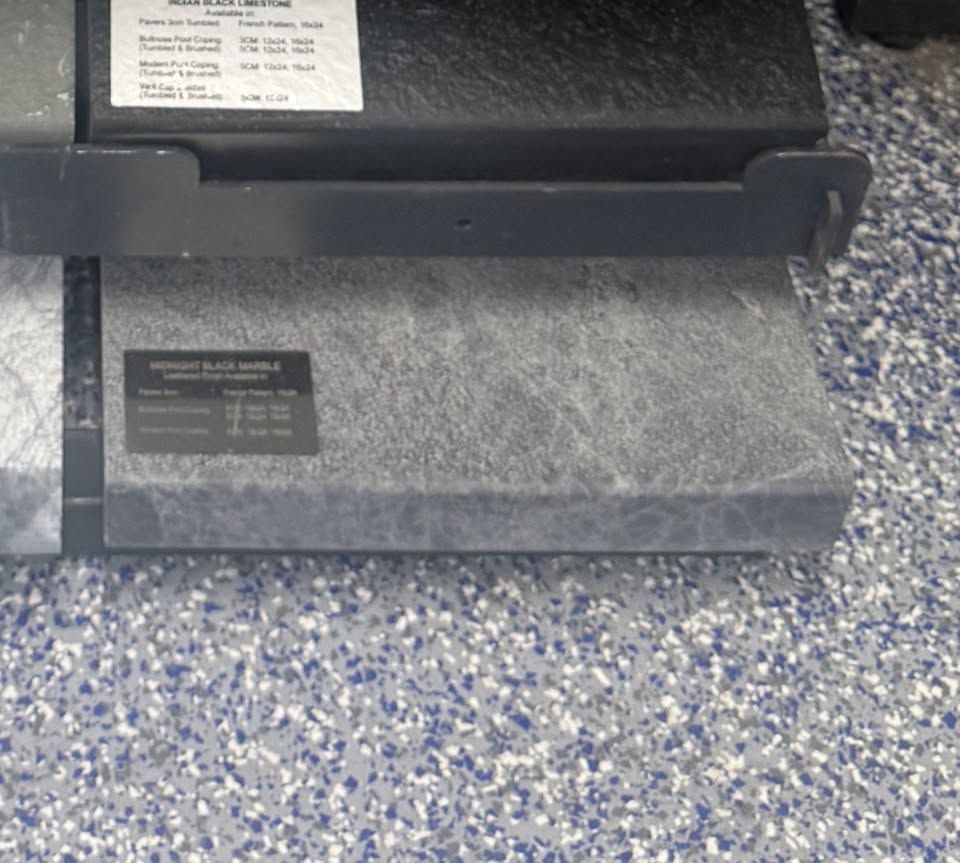 Coping de Piedra Caliza Midnight Black con Borde Bullnose 12" x 24" x 1.25" | $30.39 c/u