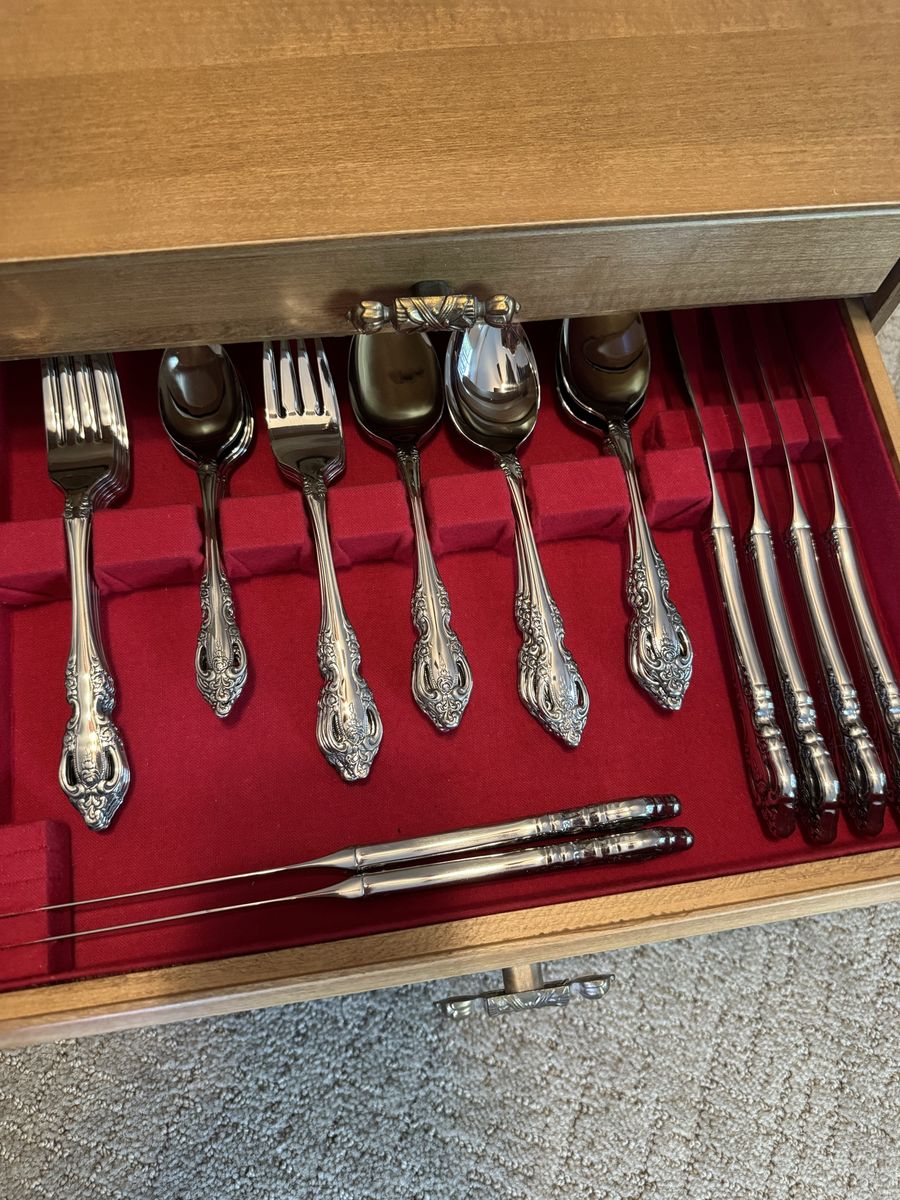 Oneida Community Stainless Flatware Set with Wooden Storage Box - Service for 12 with 8 piece serving set