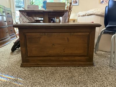 Nice solid wood knotty alder, storage/toy chest, great condition.