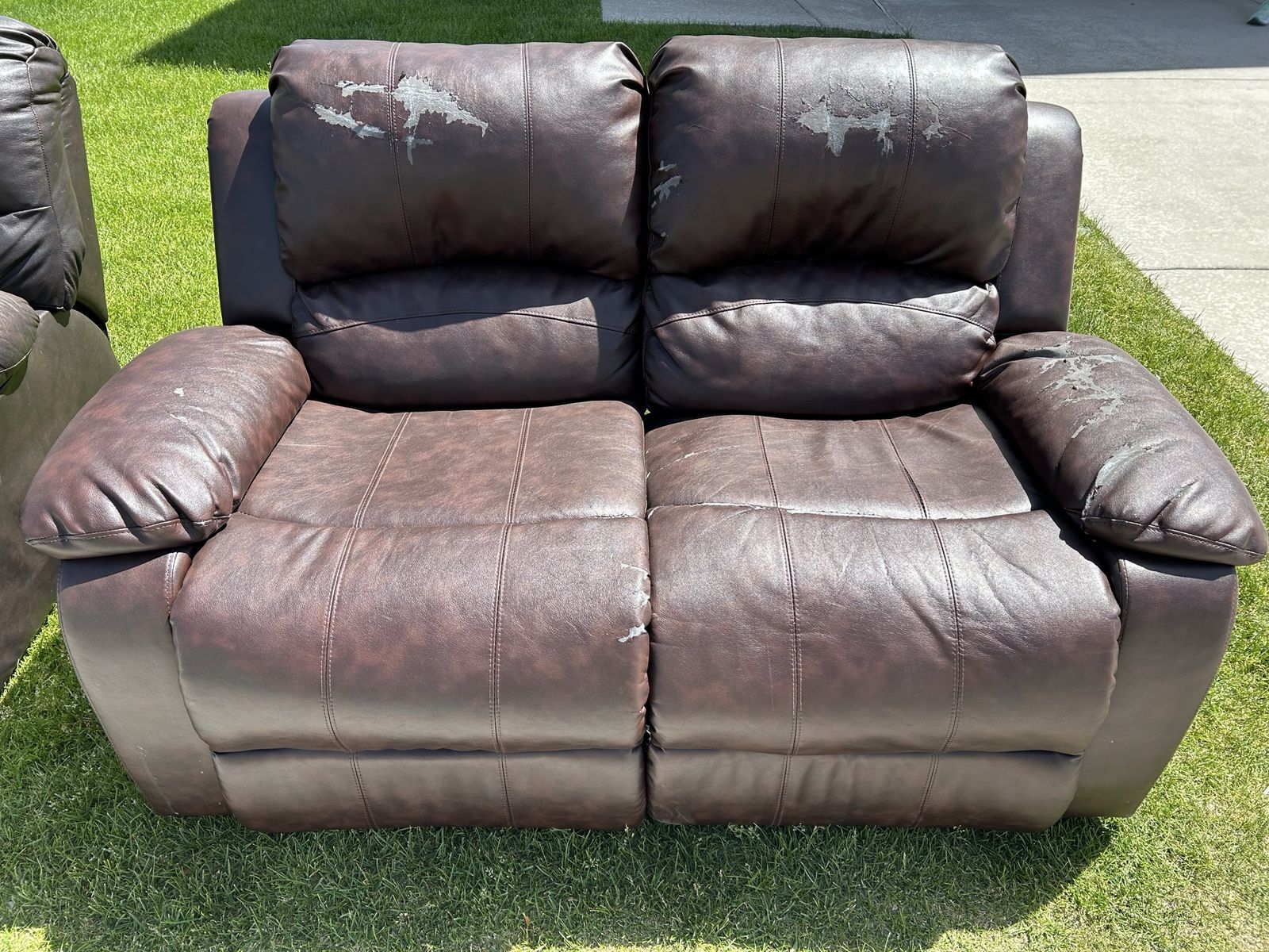 Double reclining loveseat