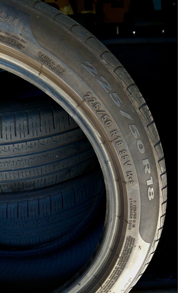 4-Pirelli 225/50R18 run flat tires