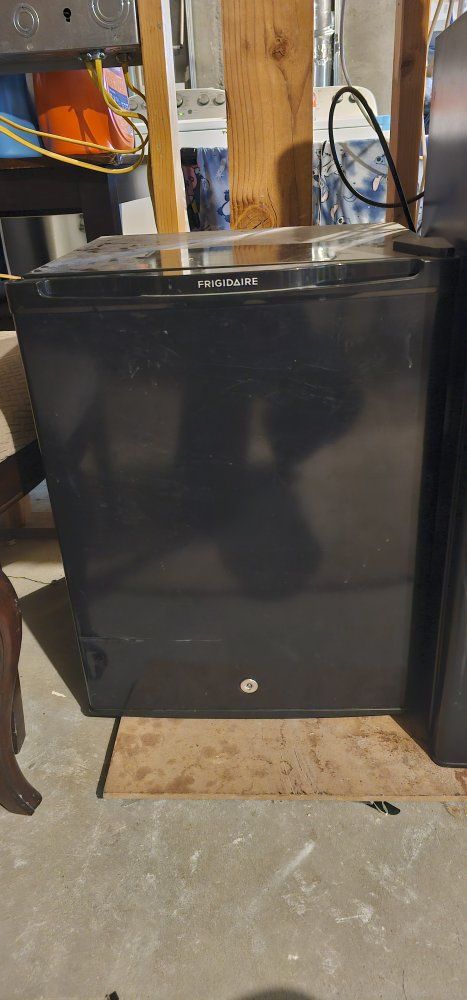 Frigidaire Mini Fridge