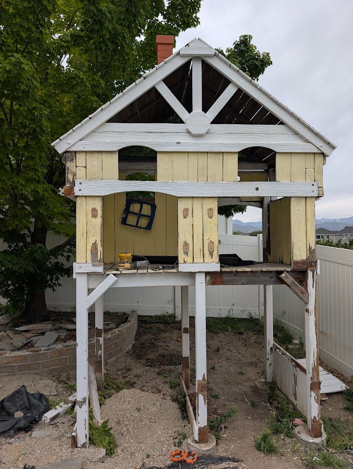 Free wooden playhouse
