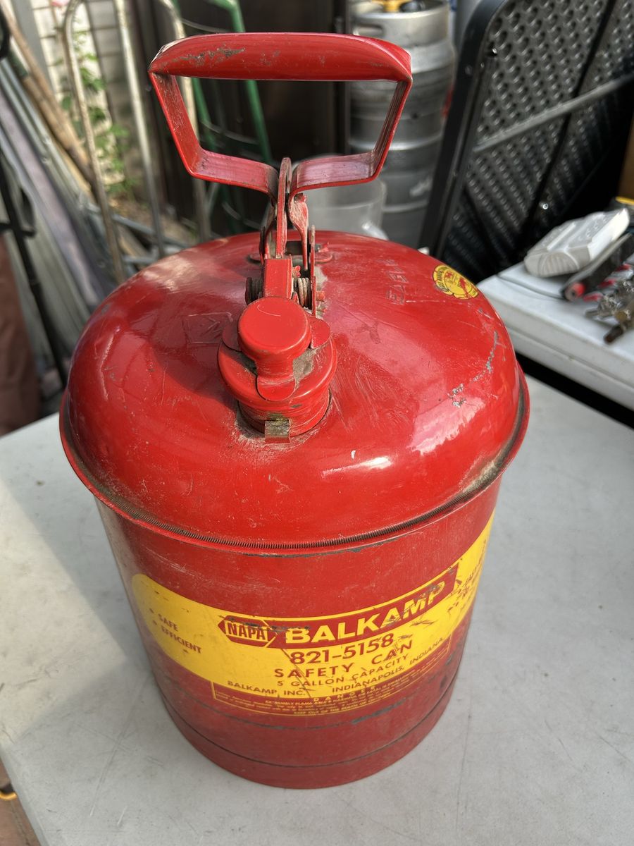 Vintage Napa Balkamp 821-5158 Safety 5 Gallon Red Gasoline Can