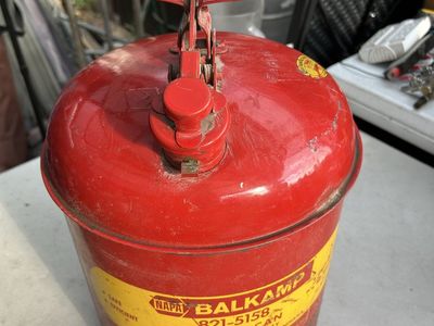 Vintage Napa Balkamp 821-5158 Safety 5 Gallon Red Gasoline Can