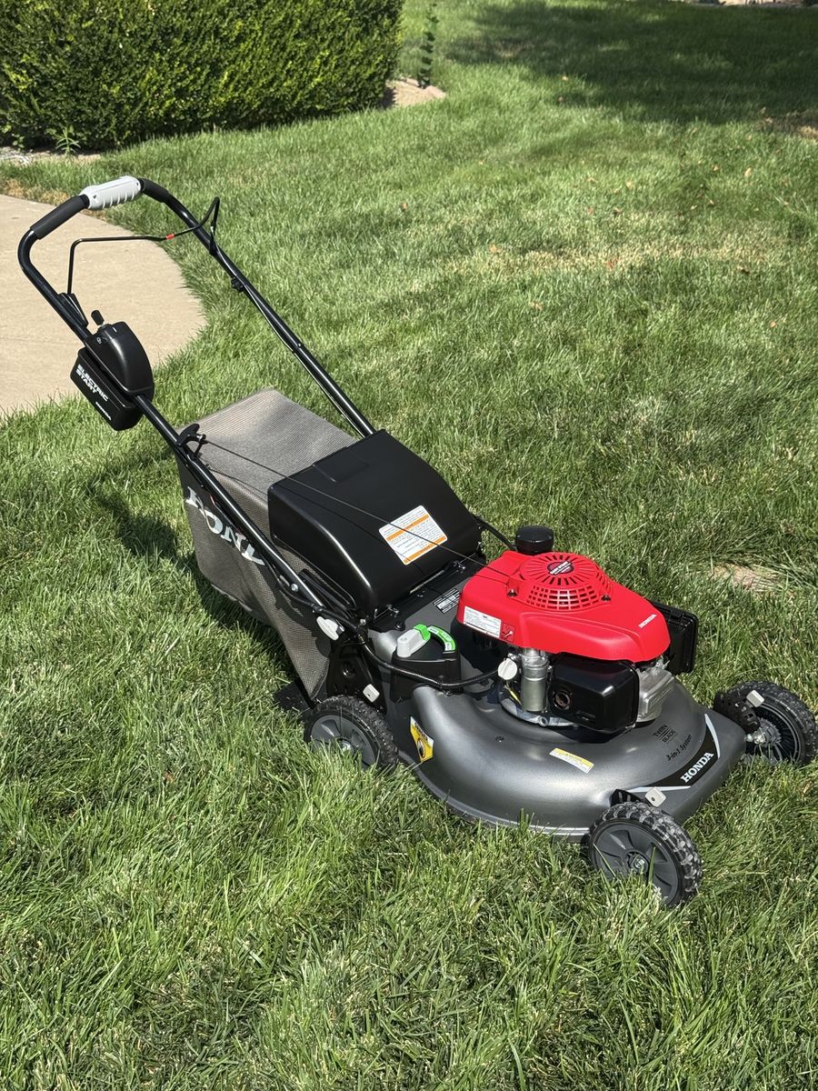 Honda Lawn Mower HRR216K11VLA Like New!