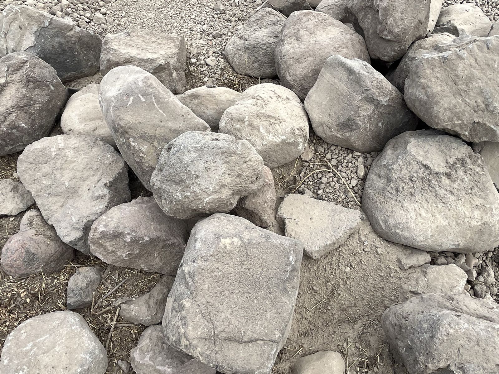 35+ Large Landscaping Boulders and Rocks for Yard Decor or Retaining Walls 