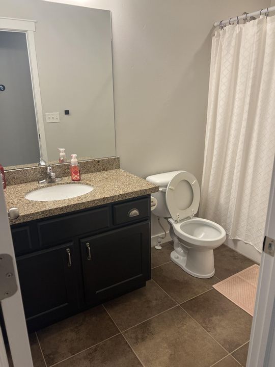 Main image 6
