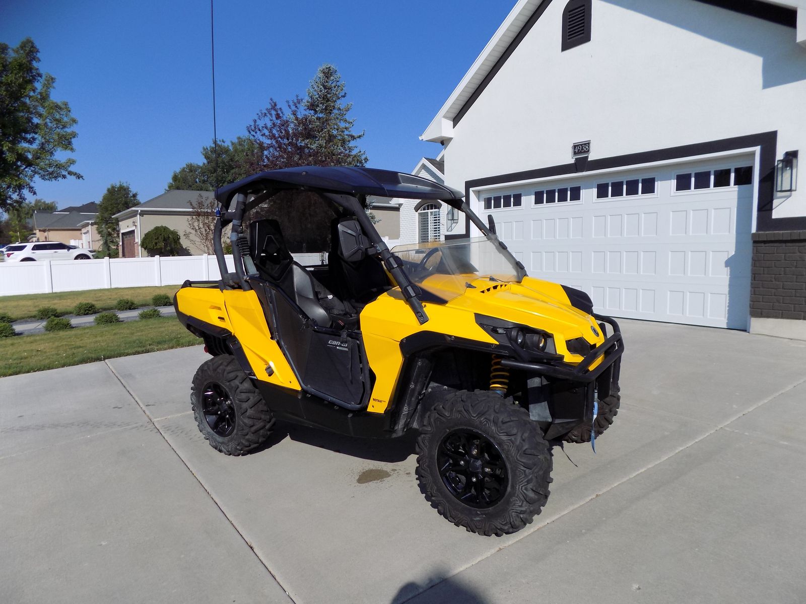 2014 Can-am Commander 1000 and Trailer