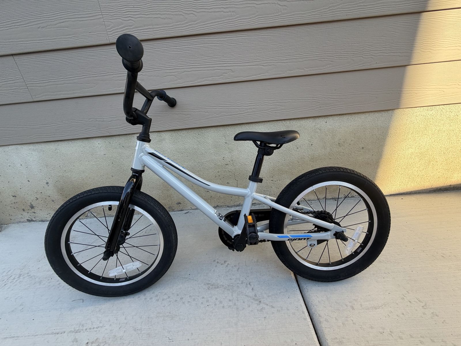 Giant Animator 16” Kids Bike