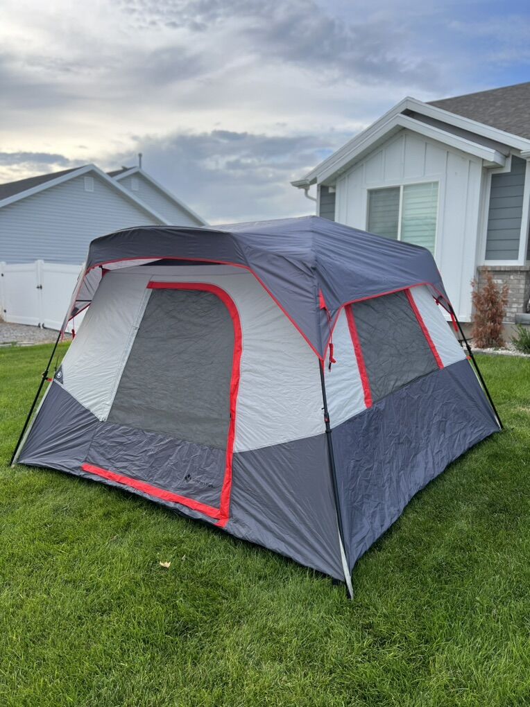 6 Person Instant Cabin Tent. Members Mark