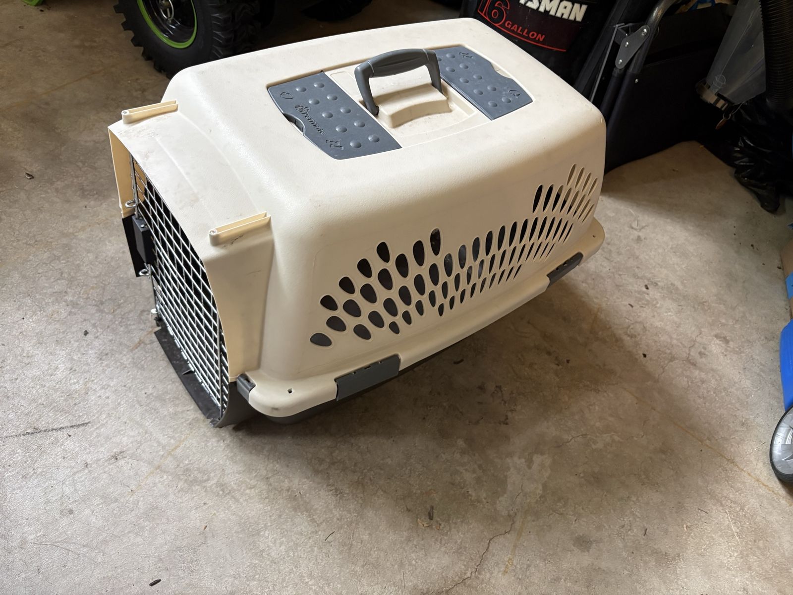 Petmate Plastic Hard Shell Pet Carrier Kennel