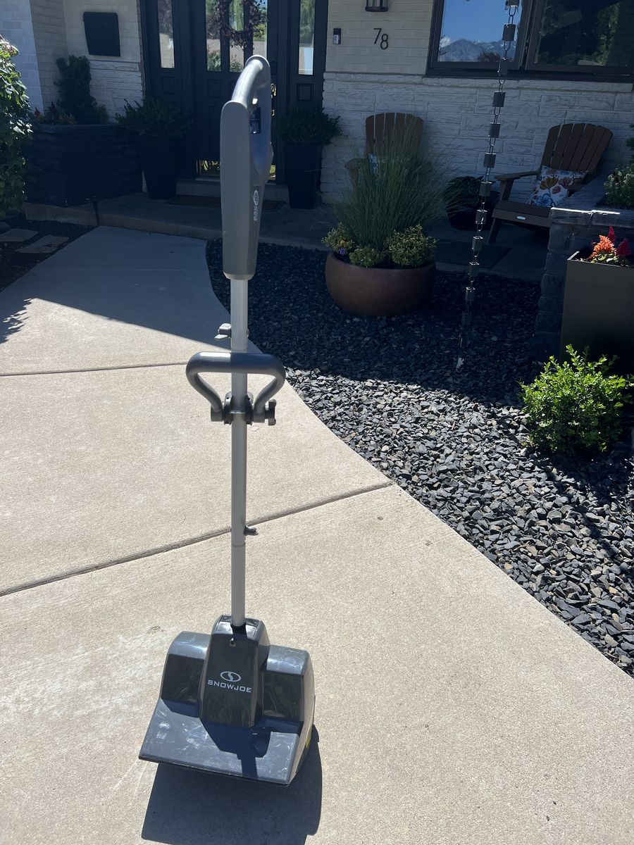 Snow Joe Cordless Electric Shovel