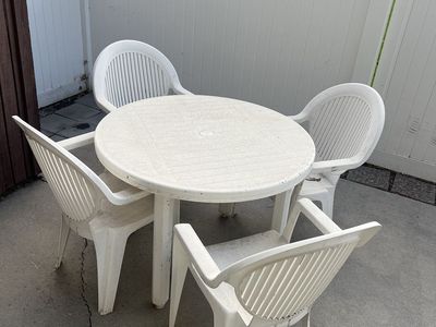 White Plastic Outdoor Patio Dining Set - Round Table & 4 Chairs