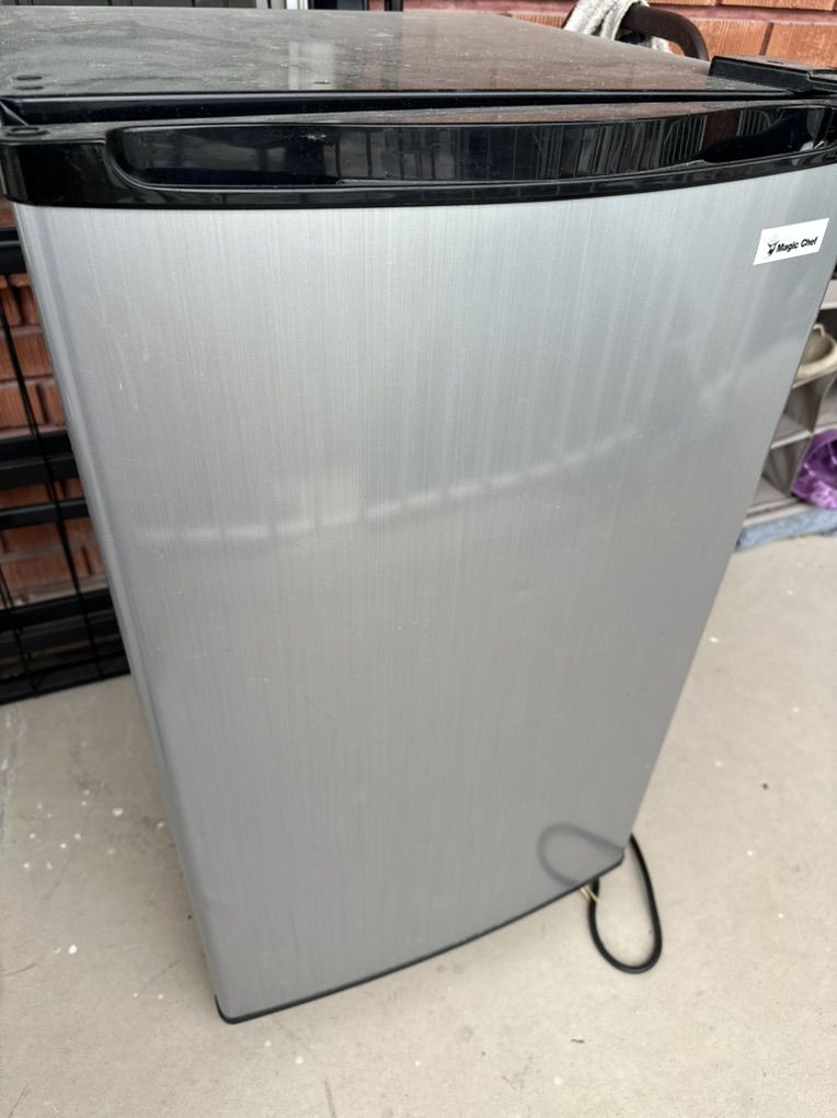 Mini fridge