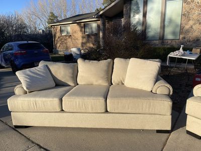 Nice Fabric Memory Foam Deep Sofa with Nailhead Trim