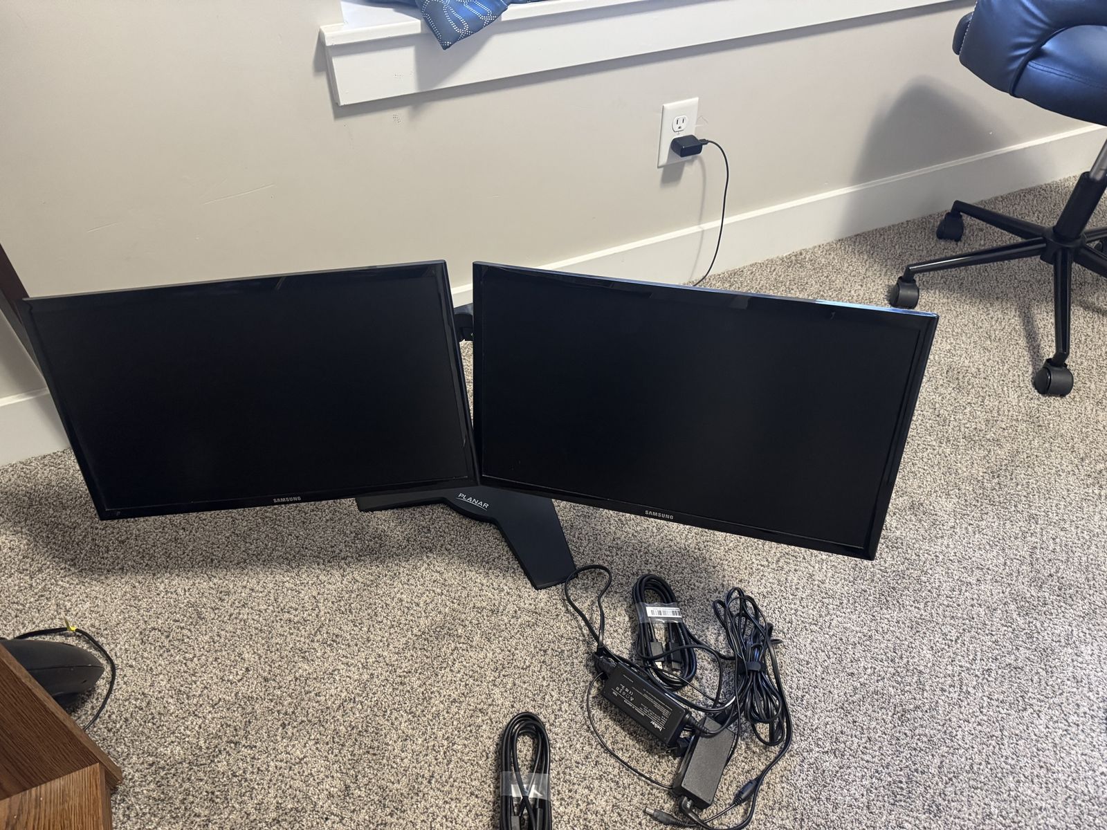Dual Samsung Computer Monitors w/stand