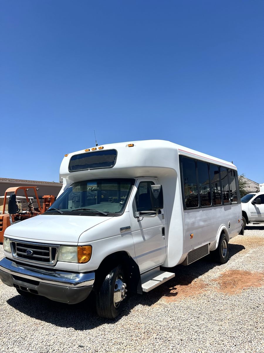 Ford E-450 Super Duty Shuttle Bus - CNG