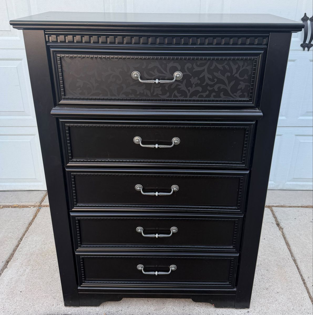 Darling black dresser