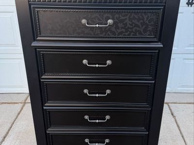 Darling black dresser