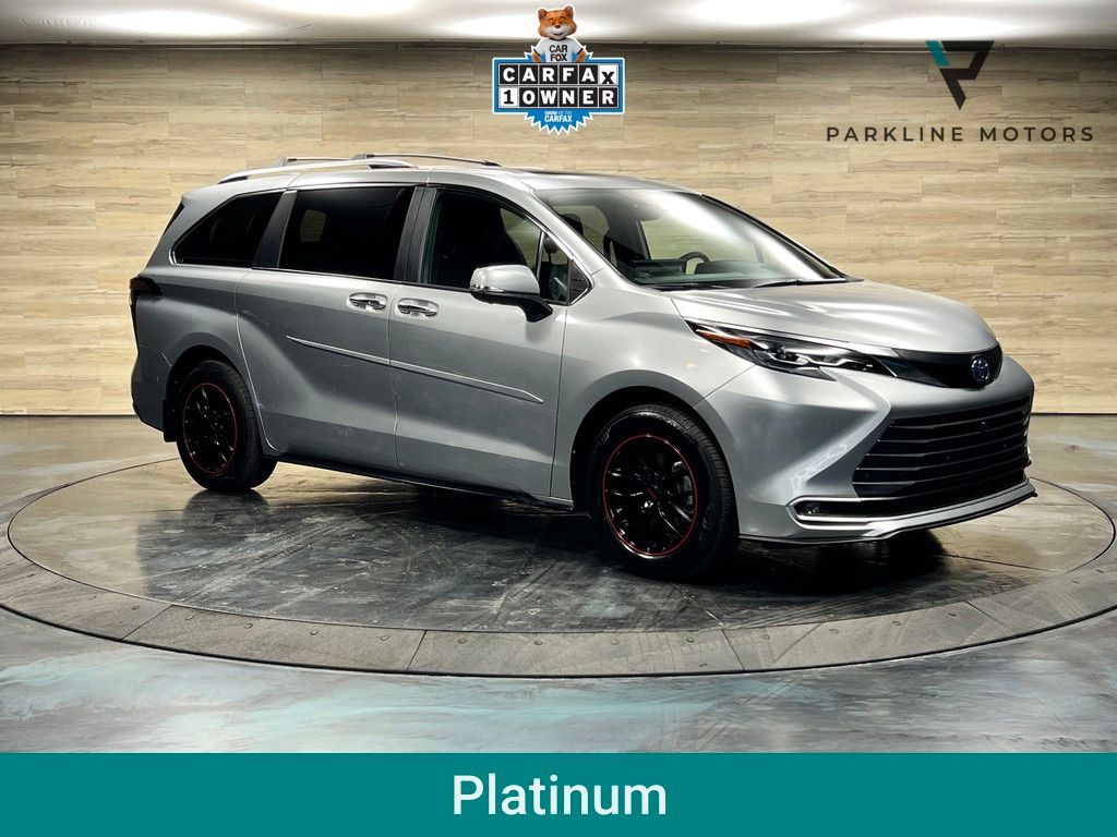 2025 Toyota Sienna Platinum 7-Passenger