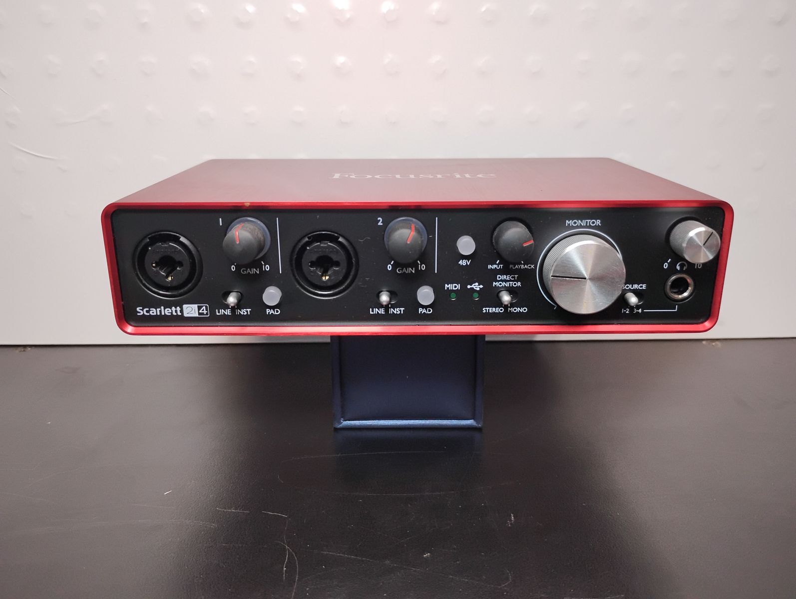 Focusrite Scarlett 2i 4 - 2-in/4-out USB 2.0 Audio interface