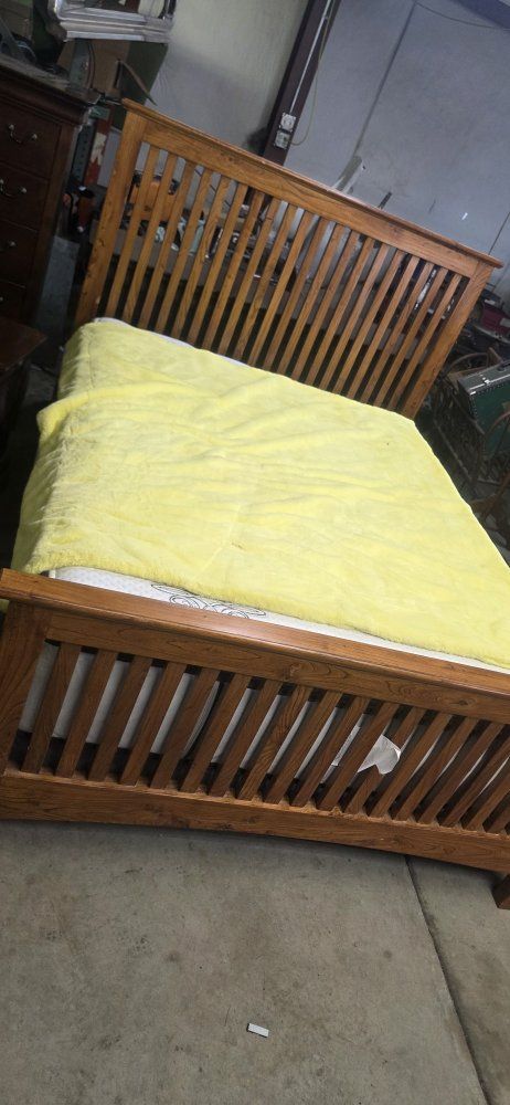 solid wood queen bed set