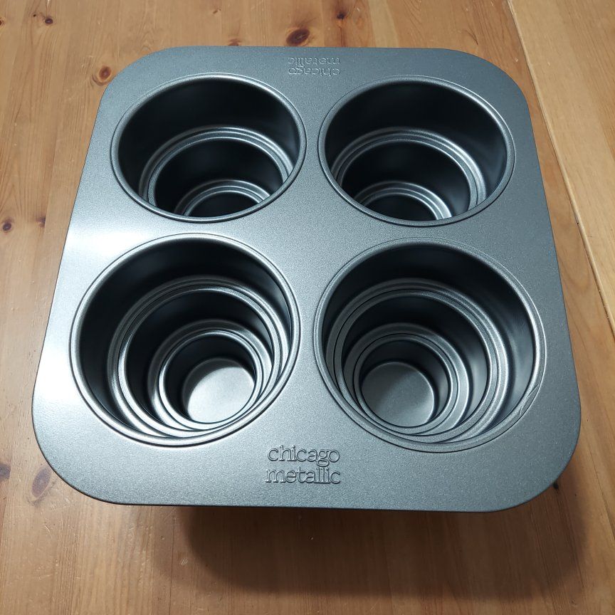 Chicago Metallic Non-Stick 4-Cavity Tiered Mini Cake Pan