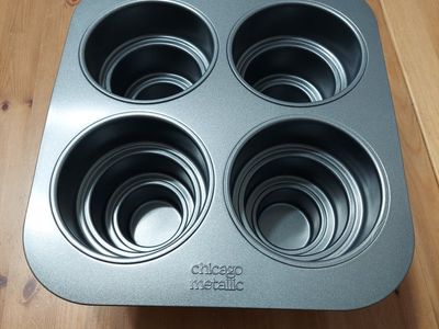Chicago Metallic Non-Stick 4-Cavity Tiered Mini Cake Pan